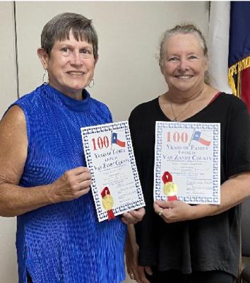 Left, Dennis Rowan gets First Families of Van Zandt certificate from Carrie Woolverton, President of VZ Genealogical Society. Right, Imogene Kirkpatrick, Second Vice President of the VZ Genealogical Society, receives a 100 Year certificate. Courtesy photos